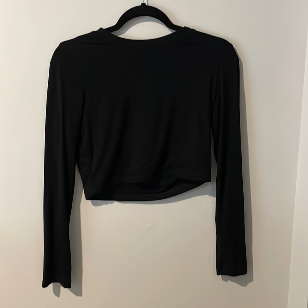 Black long sleeve crop top